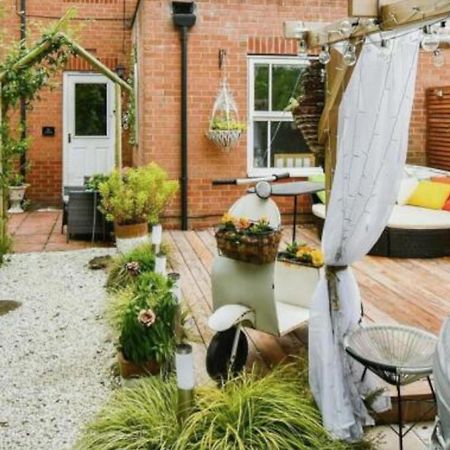 Cosy Garden Flat, Private Hot Tub & Four Poster Bed Apartment Йорк Екстериор снимка