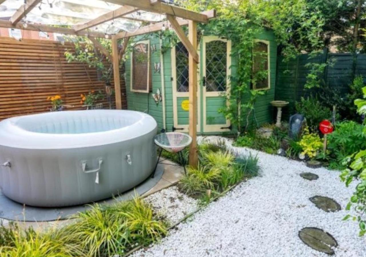 Cosy Garden Flat, Private Hot Tub & Four Poster Bed Apartment Йорк Екстериор снимка